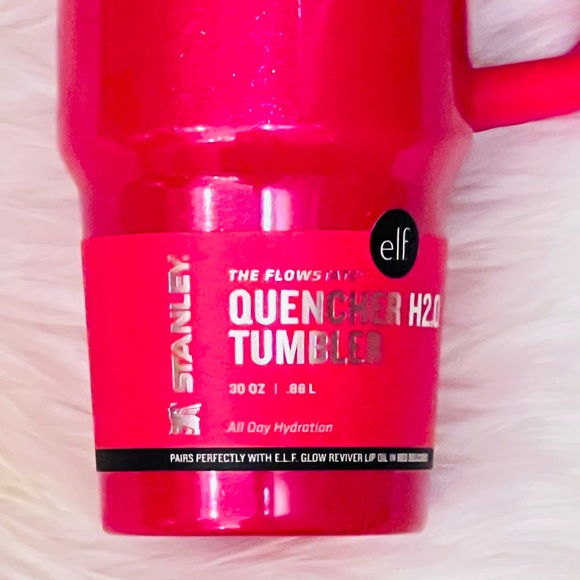 E.L.F Stanley 30oz Tumbler- Red Delicious - Picture 2 of 3